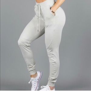 Buffbunny Jasmine Joggers - Cream size small
